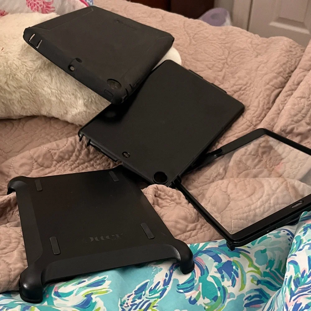 Otterbox Black Tablet Protective Cases Otter / Excellent Used Condition